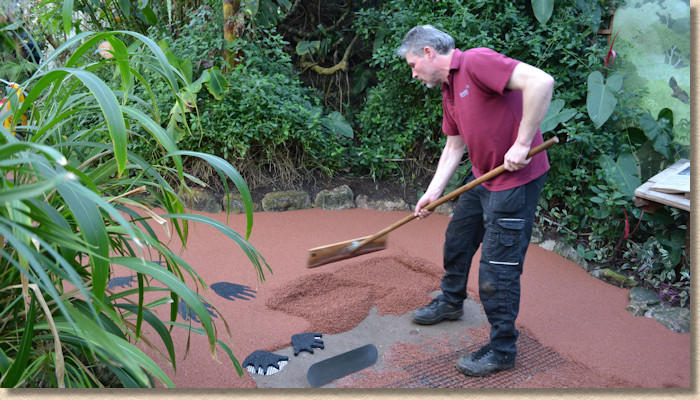 spreading resin bound aggregate spreading resin bound aggregate