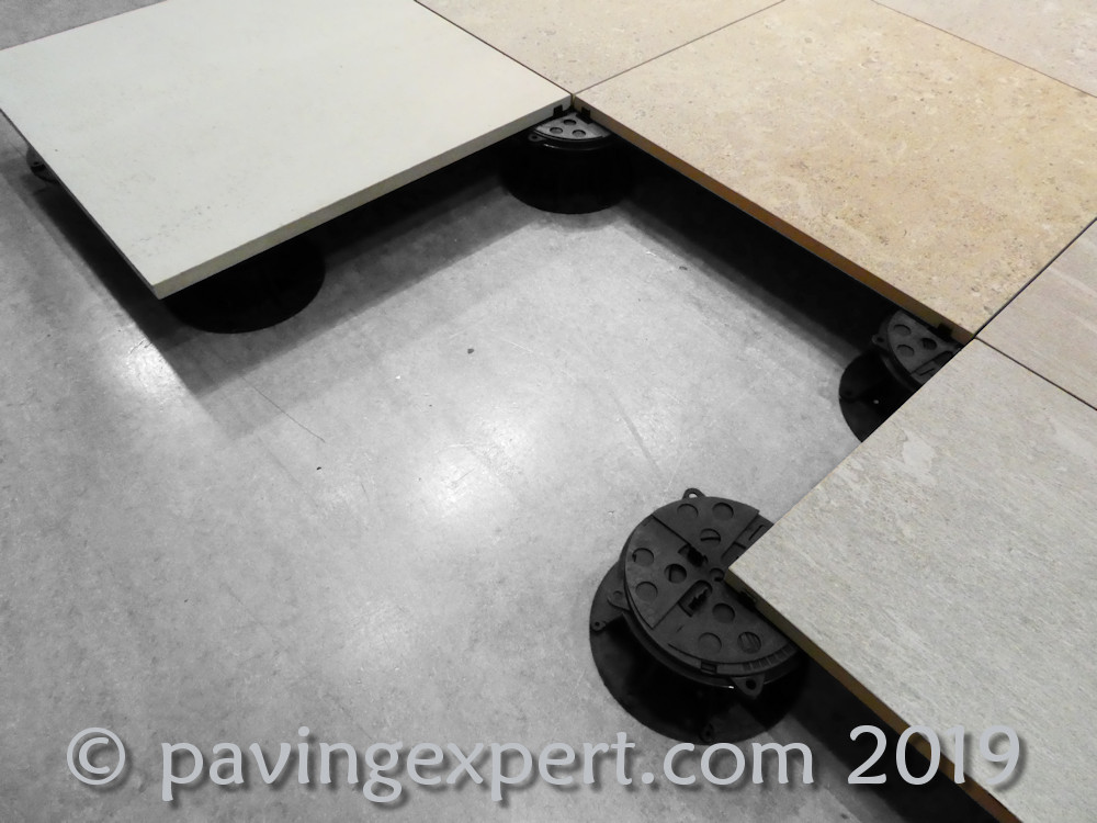 porcelain laid on pedestals porcelain laid on pedestals