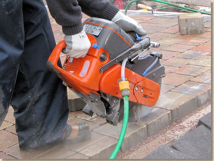saw cutting block pavers saw cutting block pavers